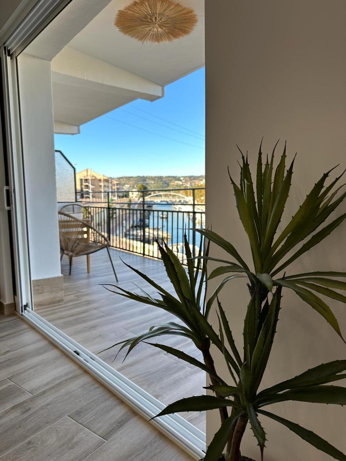 Waterfront 3 Bed Apartment, 90M From The Beach Platja de Larenal Dış mekan fotoğraf