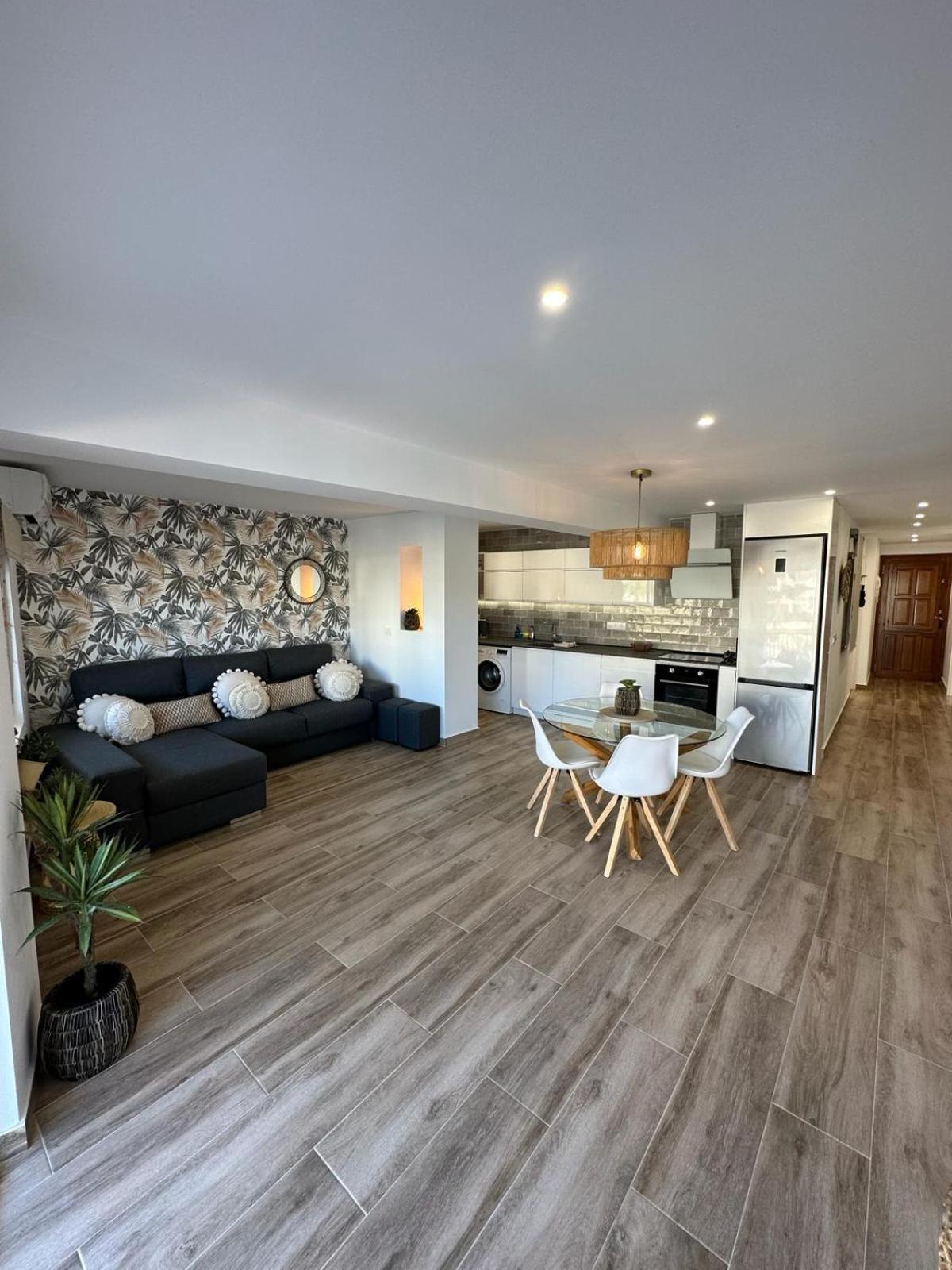 Waterfront 3 Bed Apartment, 90M From The Beach Platja de Larenal Dış mekan fotoğraf