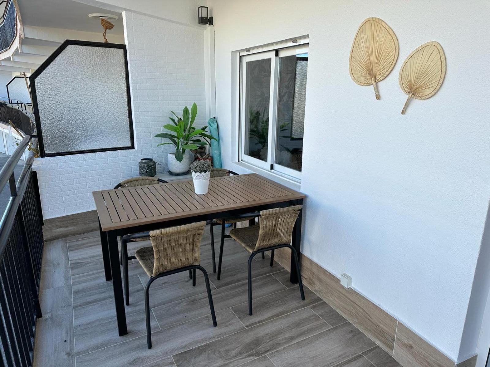 Waterfront 3 Bed Apartment, 90M From The Beach Platja de Larenal Dış mekan fotoğraf