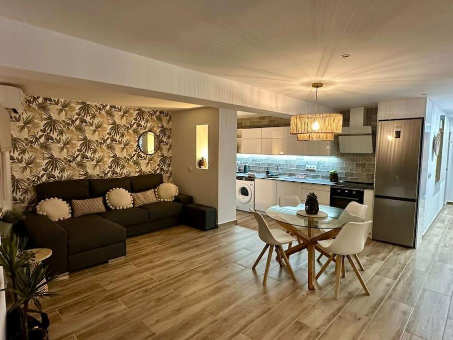 Waterfront 3 Bed Apartment, 90M From The Beach Platja de Larenal Dış mekan fotoğraf