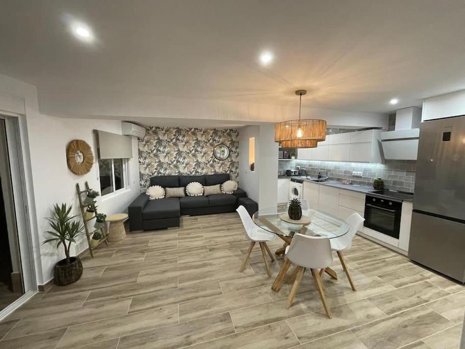 Waterfront 3 Bed Apartment, 90M From The Beach Platja de Larenal Dış mekan fotoğraf