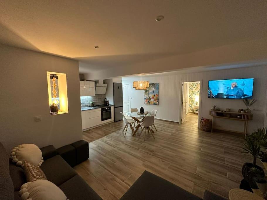 Waterfront 3 Bed Apartment, 90M From The Beach Platja de Larenal Dış mekan fotoğraf